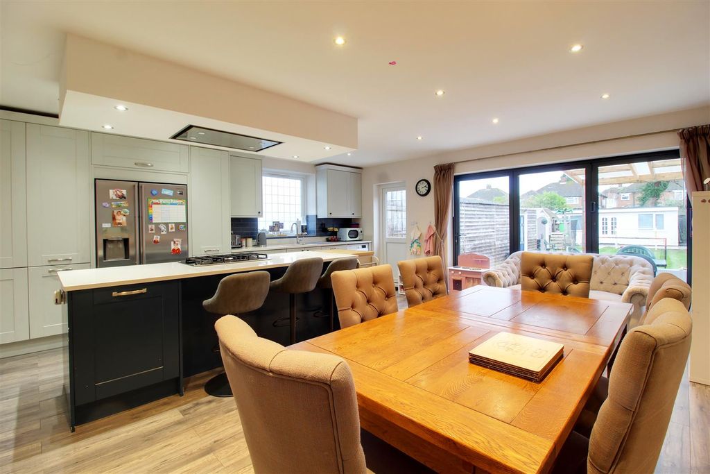 Property photo 2 of 24 Img_1222-Img_1224.Jpg