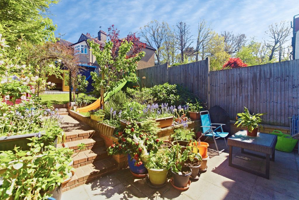 Property photo 2 of 20 Garden