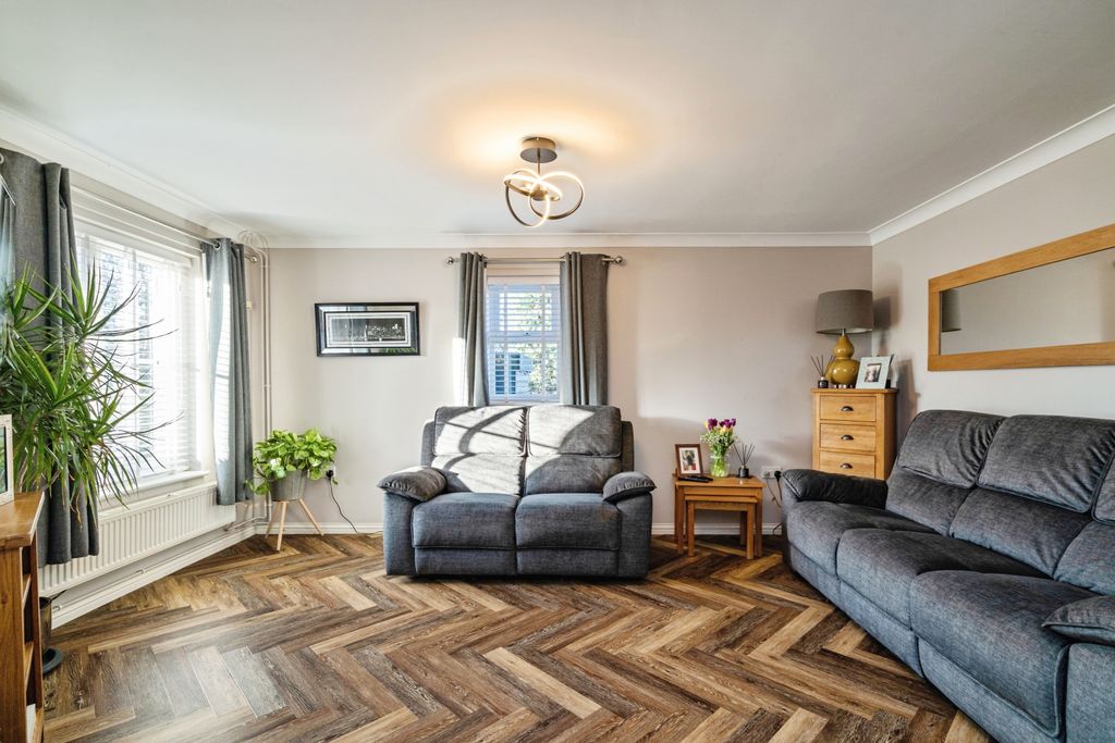 Property photo 3 of 20