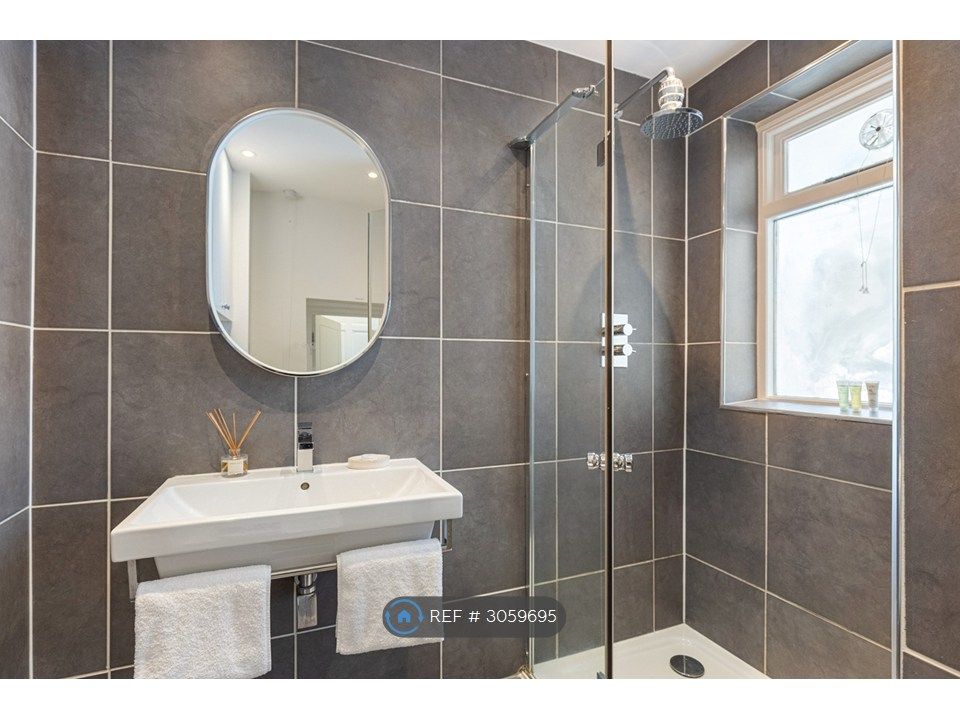 Property photo 2 of 35