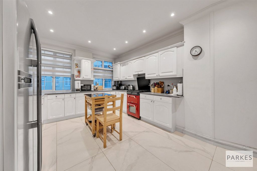 Property photo 3 of 27 Picture No. 11