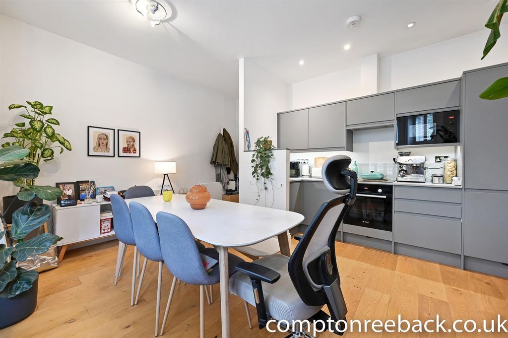 Property photo 2 of 9 Rqcr_ Wymering Mansions_Reception 6 (1).Jpg