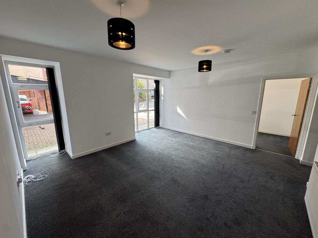 Property photo 3 of 25