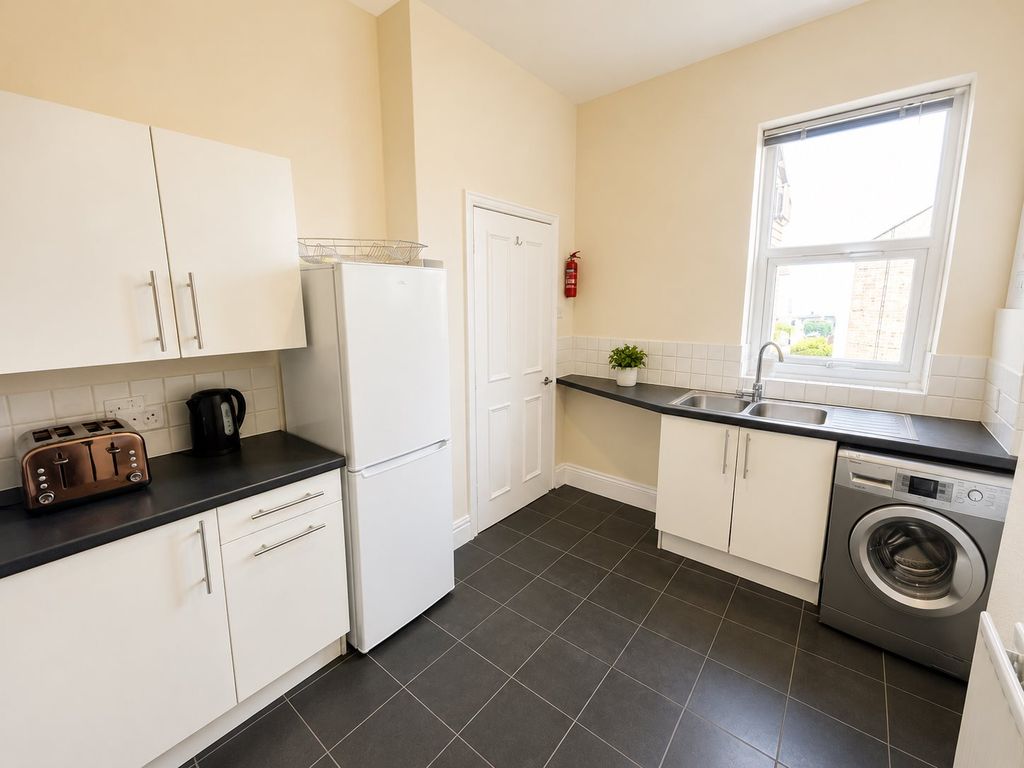 Property photo 3 of 12 Kitchen
