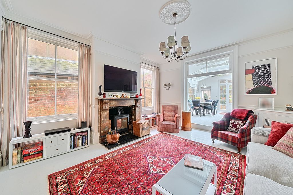 Property photo 3 of 13 Snug