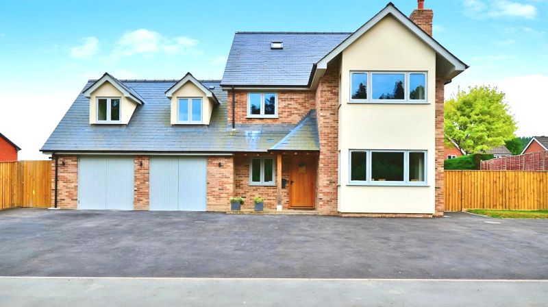 Property photo 1 of 18 Generous Modern Detached Family Home