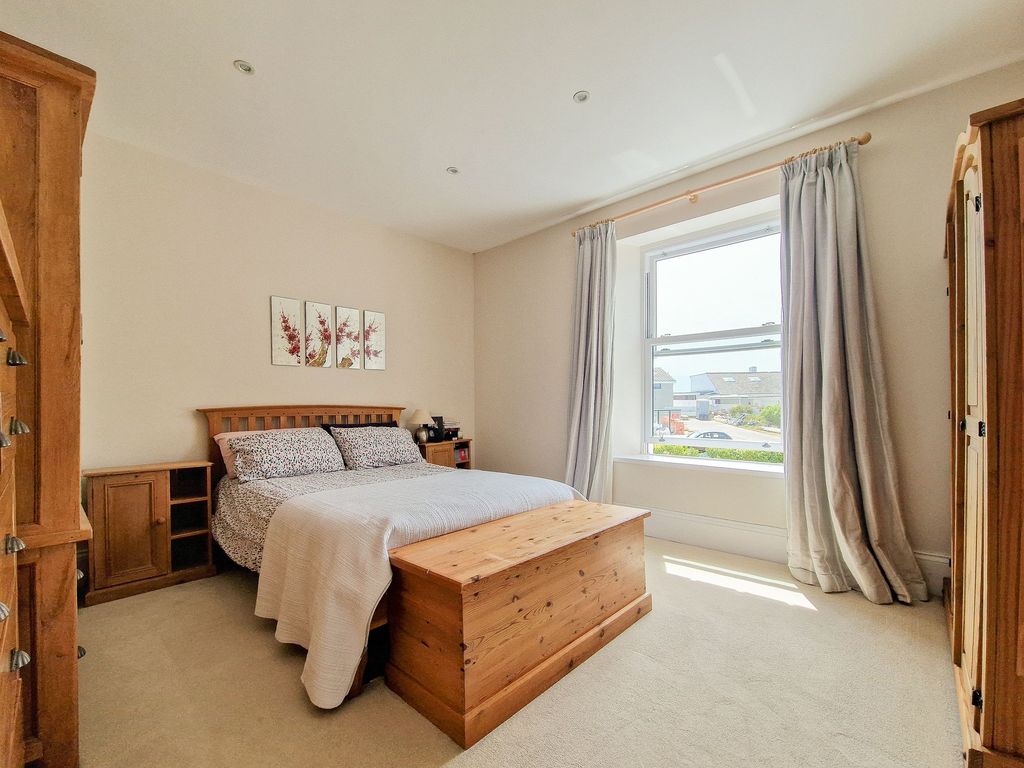 Property photo 2 of 36