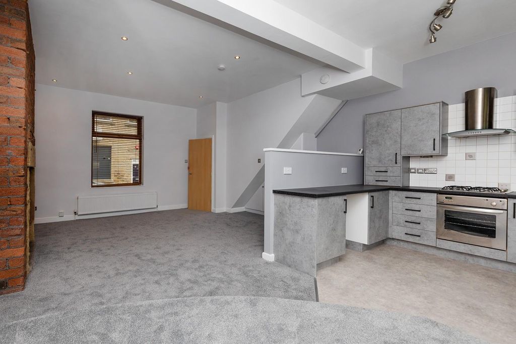 Property photo 3 of 31 Living/Dining Kitchen