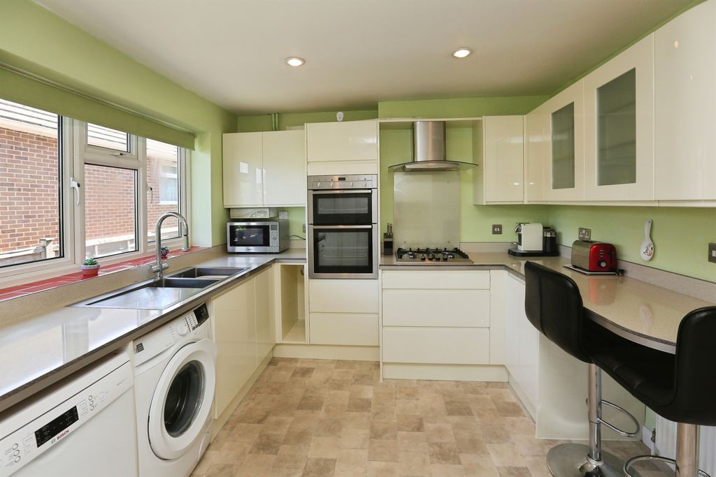 Property photo 2 of 30