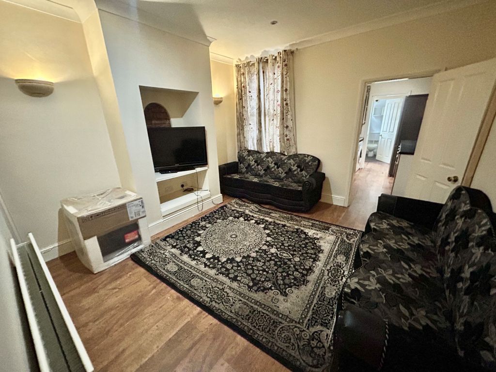 Property photo 2 of 8 Image