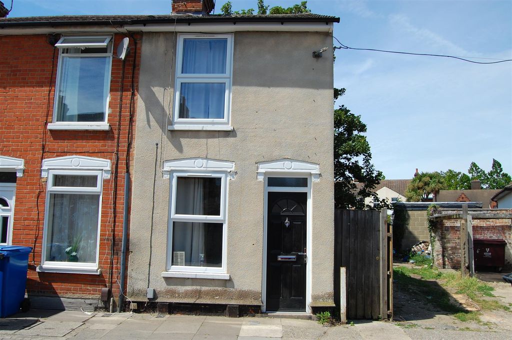 Property photo 1 of 8