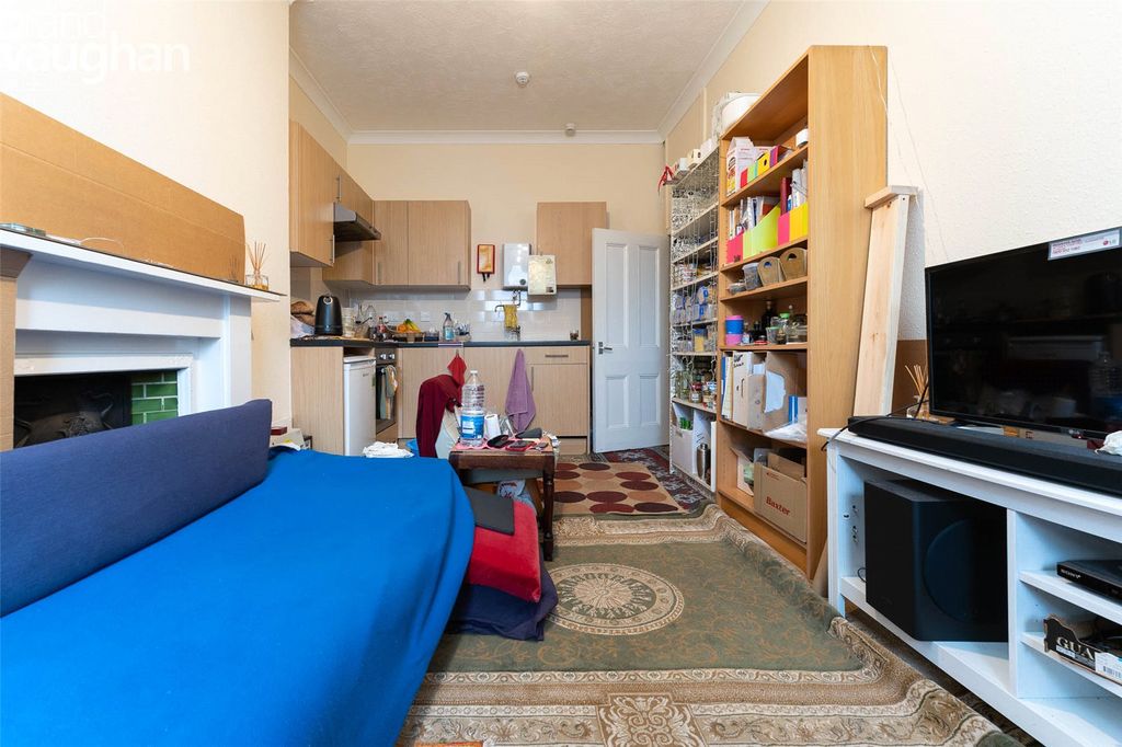 Property photo 2 of 6 Lounge