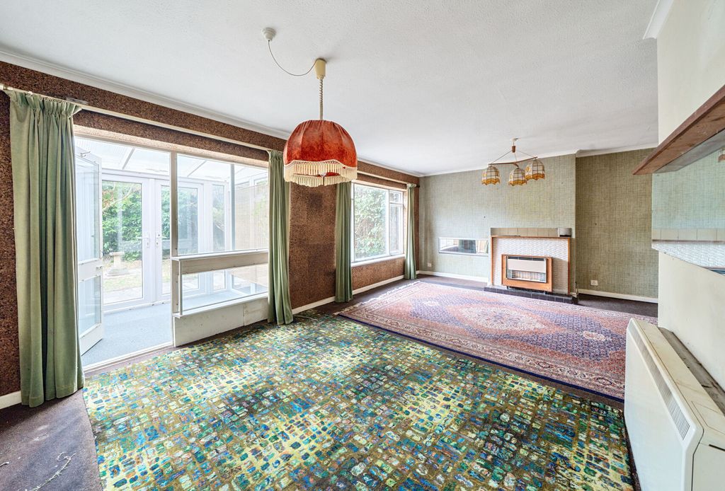 Property photo 3 of 9 1315923-11-685Bd9...