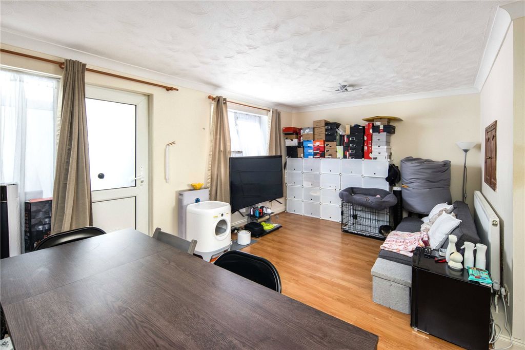 Property photo 2 of 25 Living Room