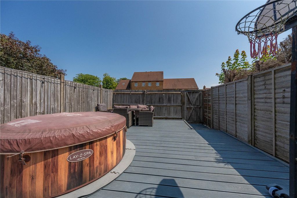 Property photo 3 of 17 Picture No. 02