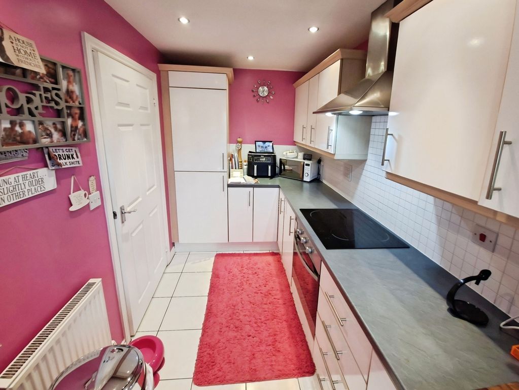 Property photo 3 of 15 Kitchen