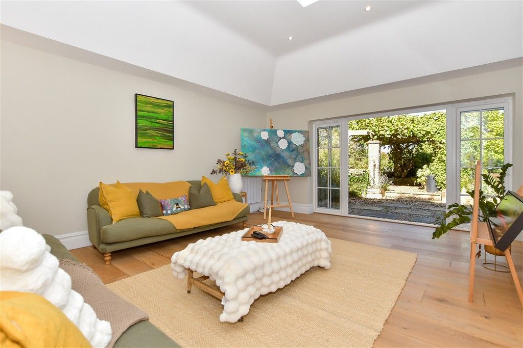 Property photo 2 of 16 Sun Room/Sitting Room