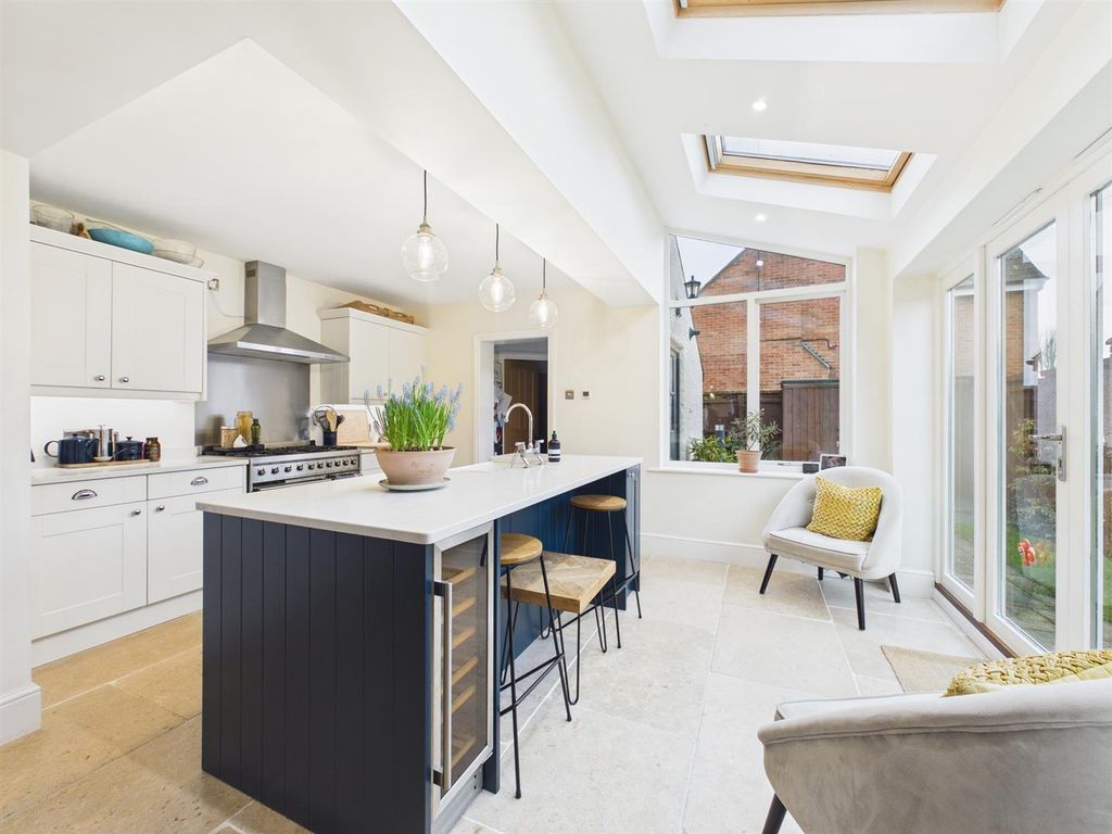 Property photo 3 of 29