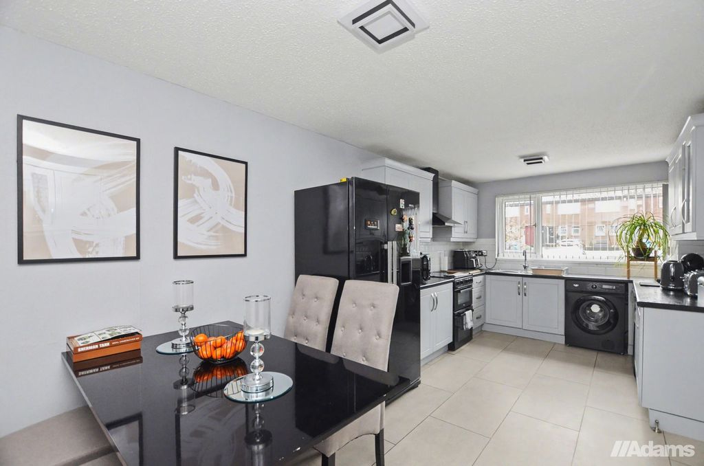 Property photo 2 of 28