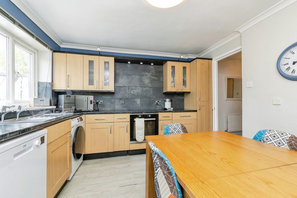 Property photo 3 of 20 Pbox-Img.Jpg