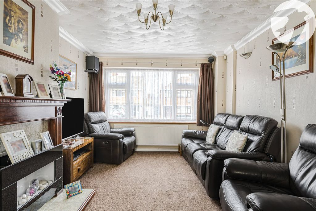 Property photo 2 of 52 Living Room