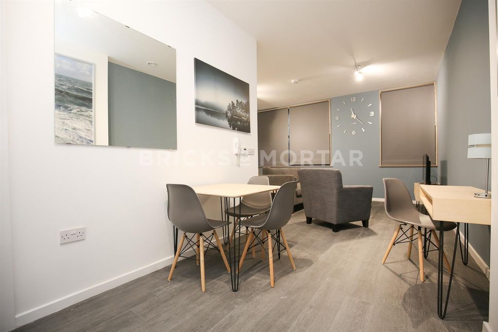 Property photo 1 of 8 Hjqxiligp_9Z17Sxnytlqdwiwgq.Jpg