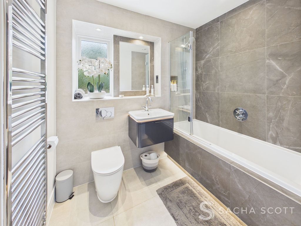 Property photo 3 of 21 Bathroom