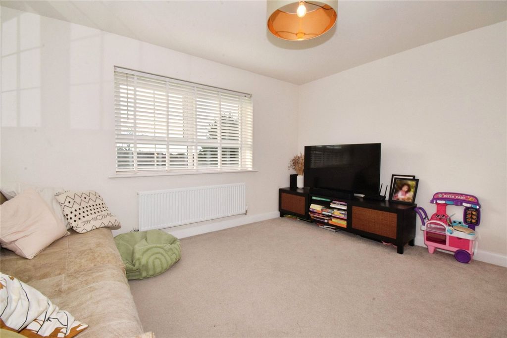 Property photo 3 of 21 Lounge