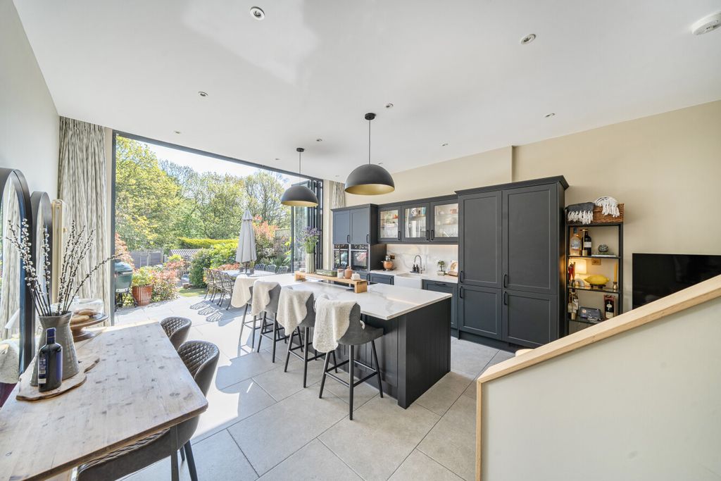 Property photo 1 of 24 1450757-18-69E8B9...