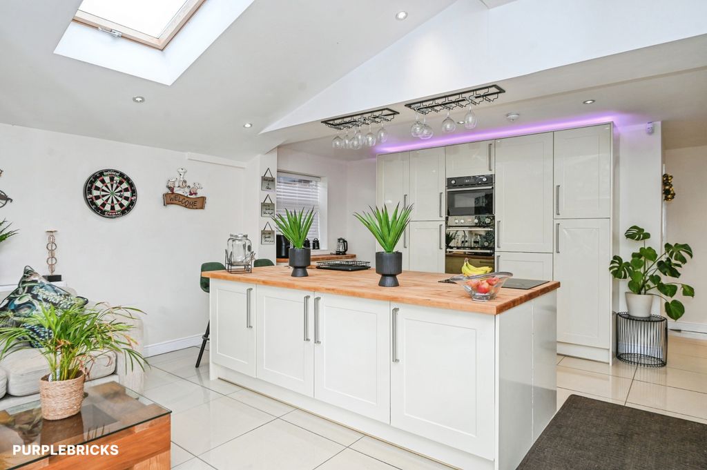 Property photo 2 of 43
