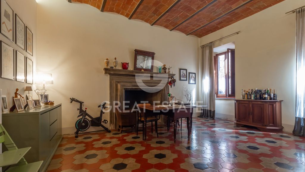 Property photo 2 of 33 Interiors