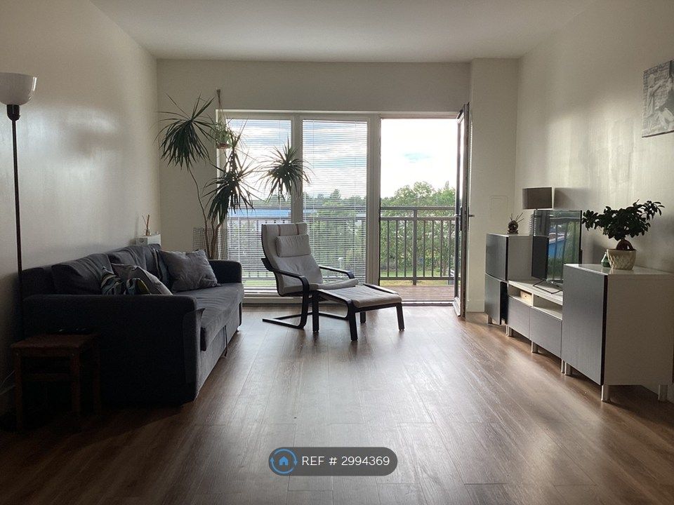 Property photo 3 of 16 Living Room