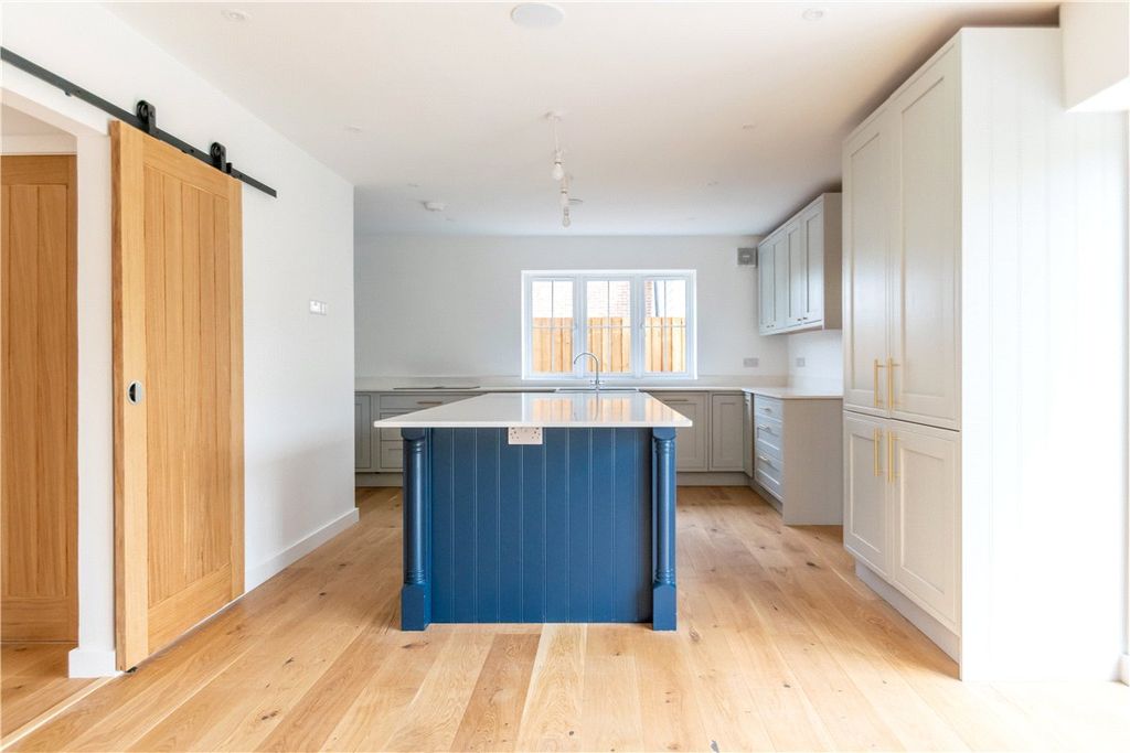 Property photo 2 of 6 Previous Show Home