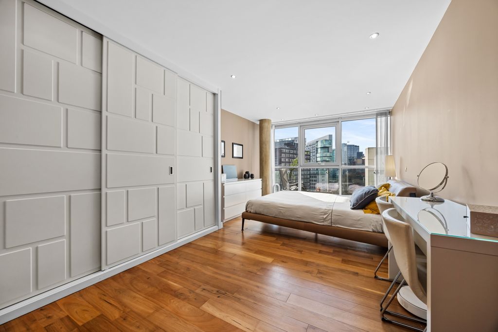 Property photo 3 of 16 67 The Edge-25