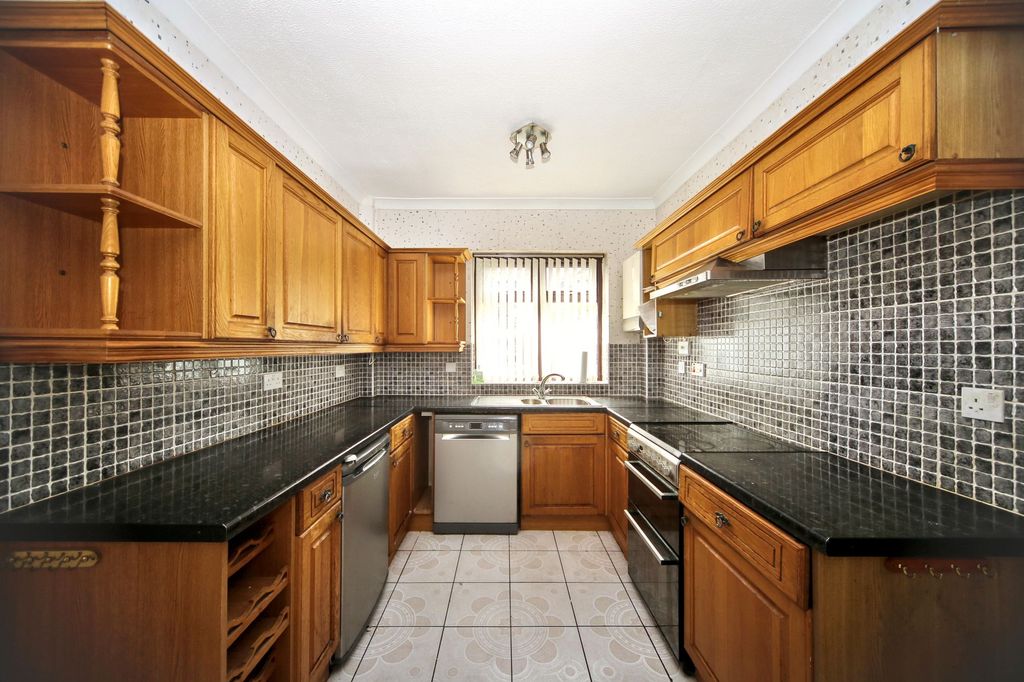 Property photo 3 of 23