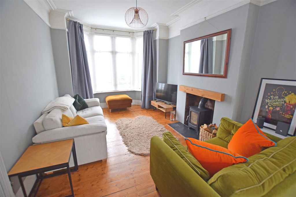 Property photo 2 of 13 Lounge.Jpg