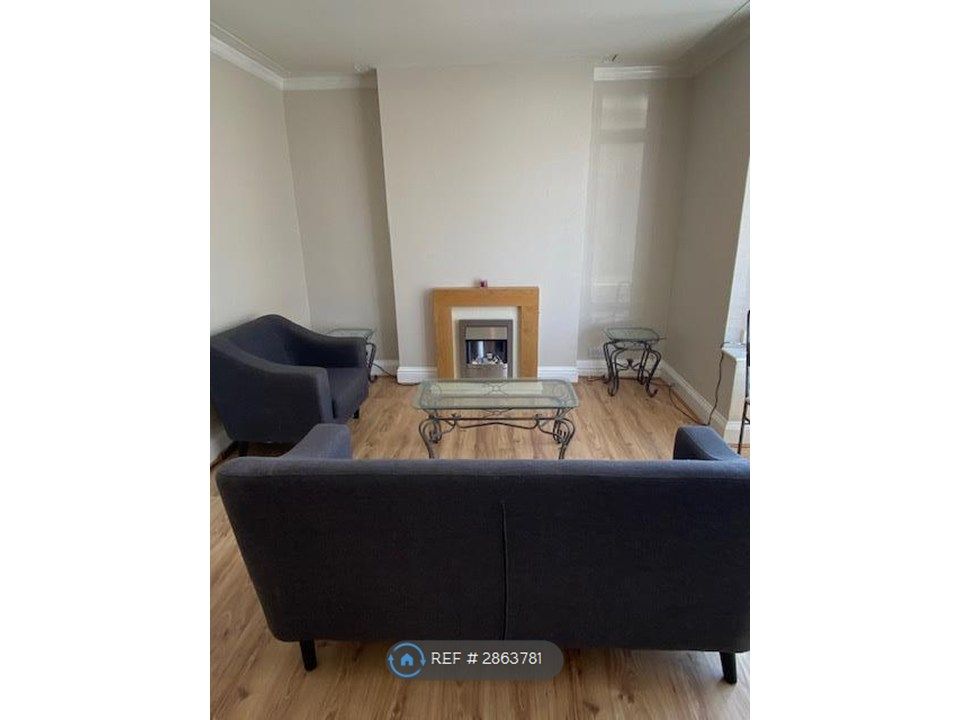 Property photo 3 of 17 Lounge