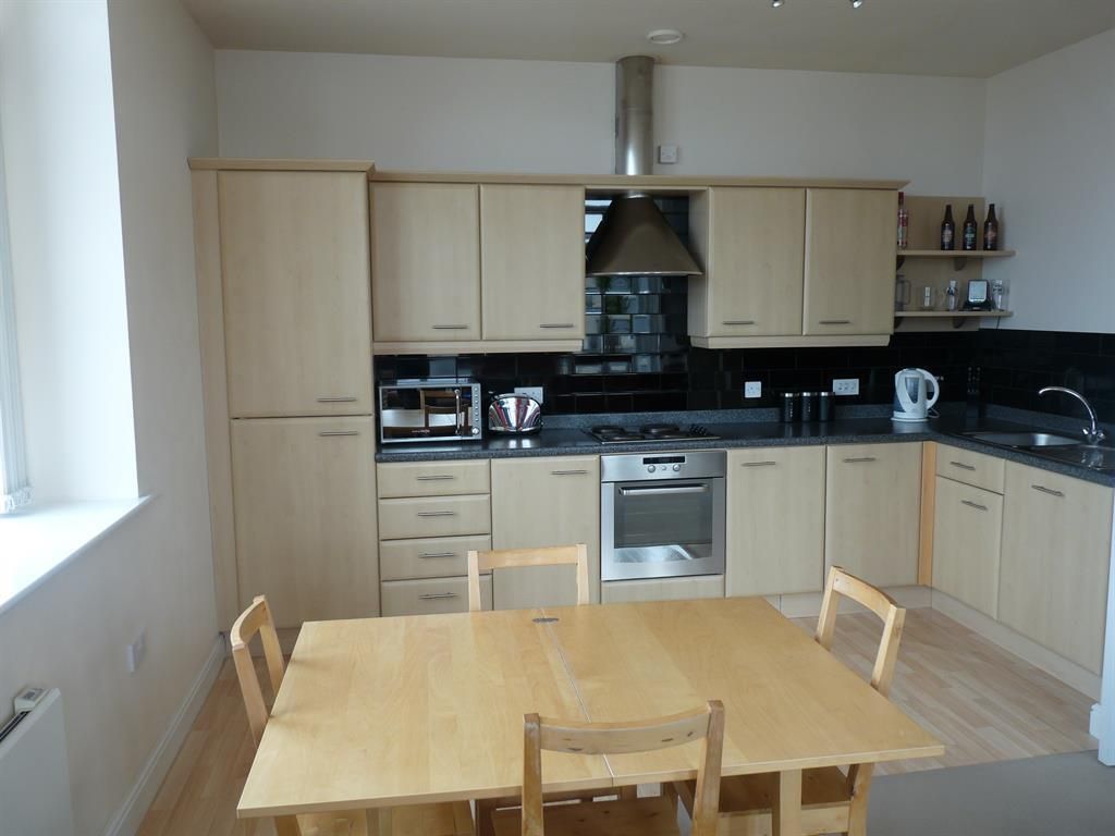 Property photo 3 of 9 Kitchen