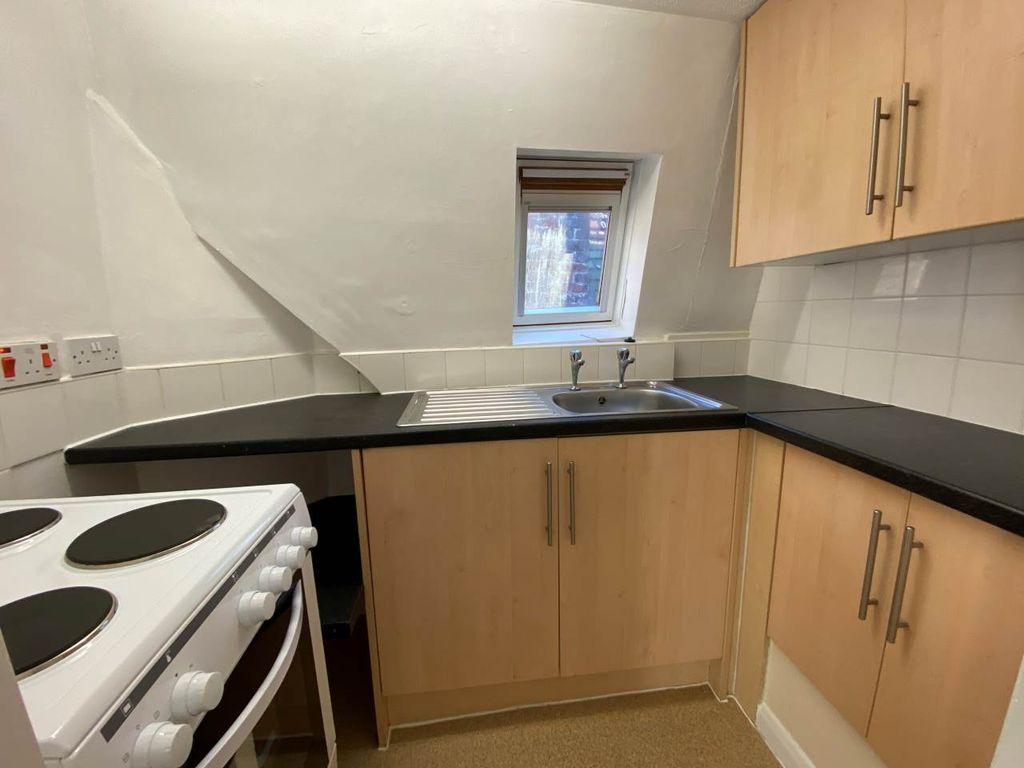 Property photo 2 of 8 Kitchen