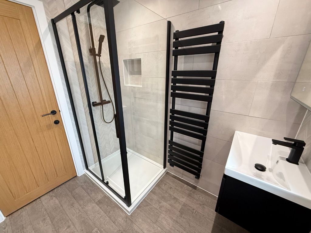Property photo 3 of 8 5444697