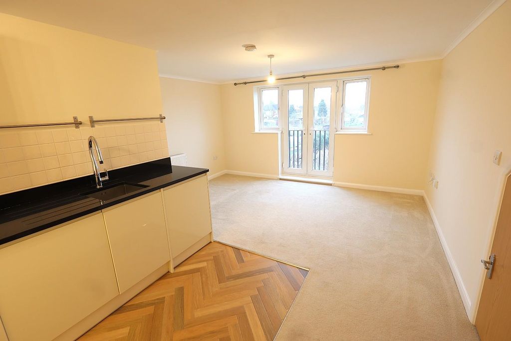 Property photo 3 of 12 Living Space