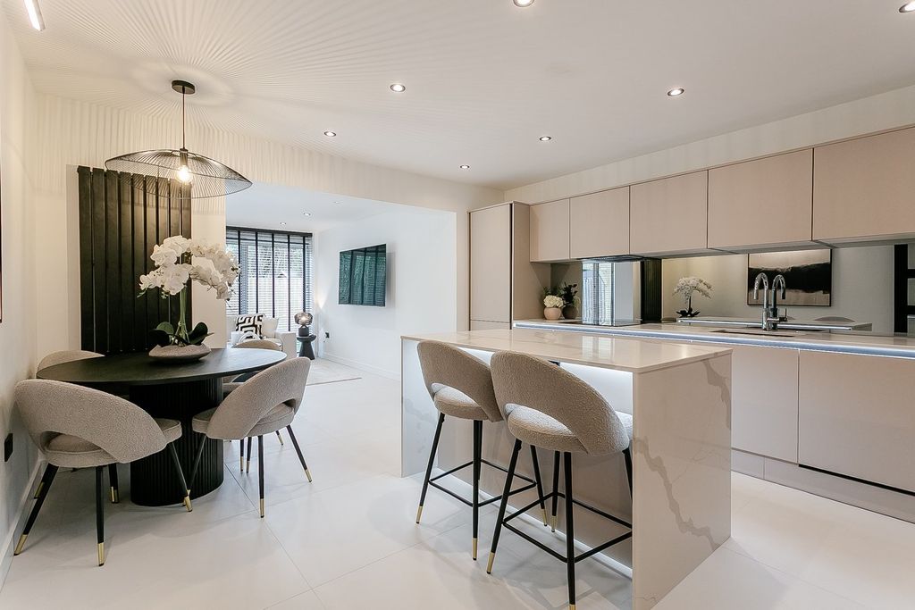 Property photo 1 of 34