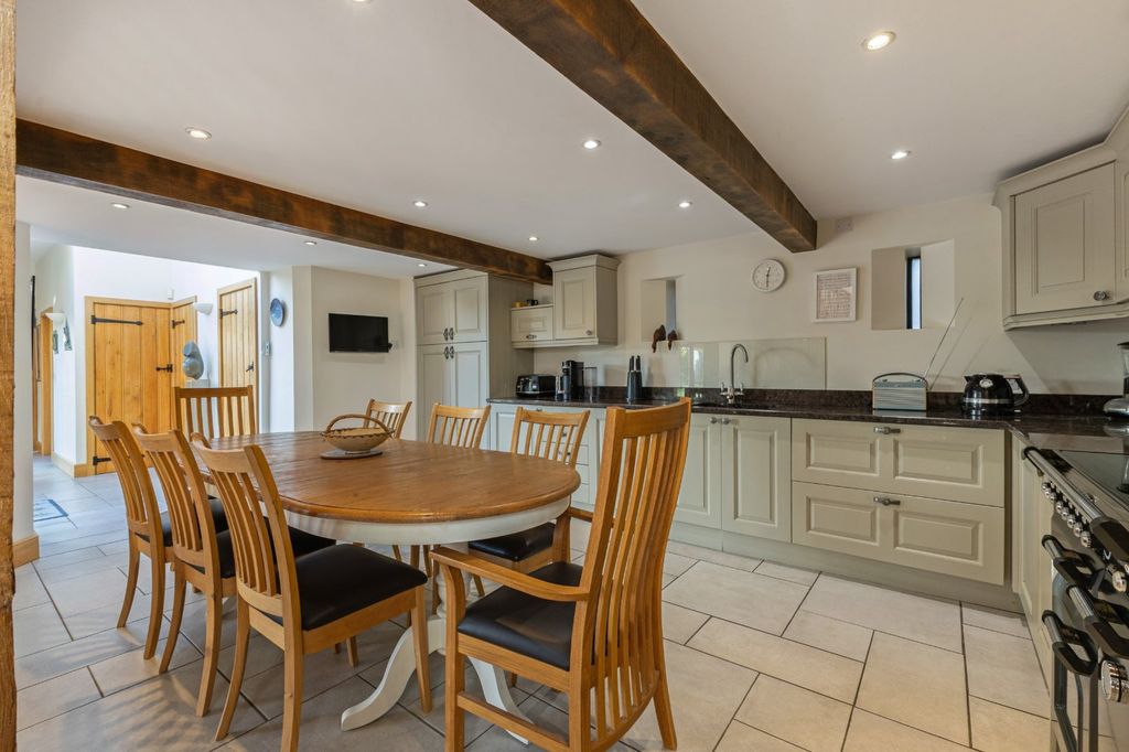 Property photo 3 of 15 Kitchen