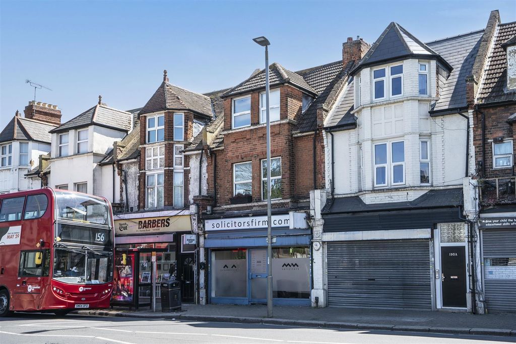 Property photo 3 of 18 193 Merton Road Sw18 Ground Floor External 3.Jpg
