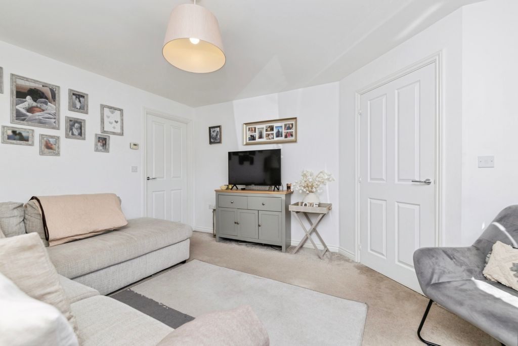 Property photo 3 of 19 Pbox-Img.Jpg