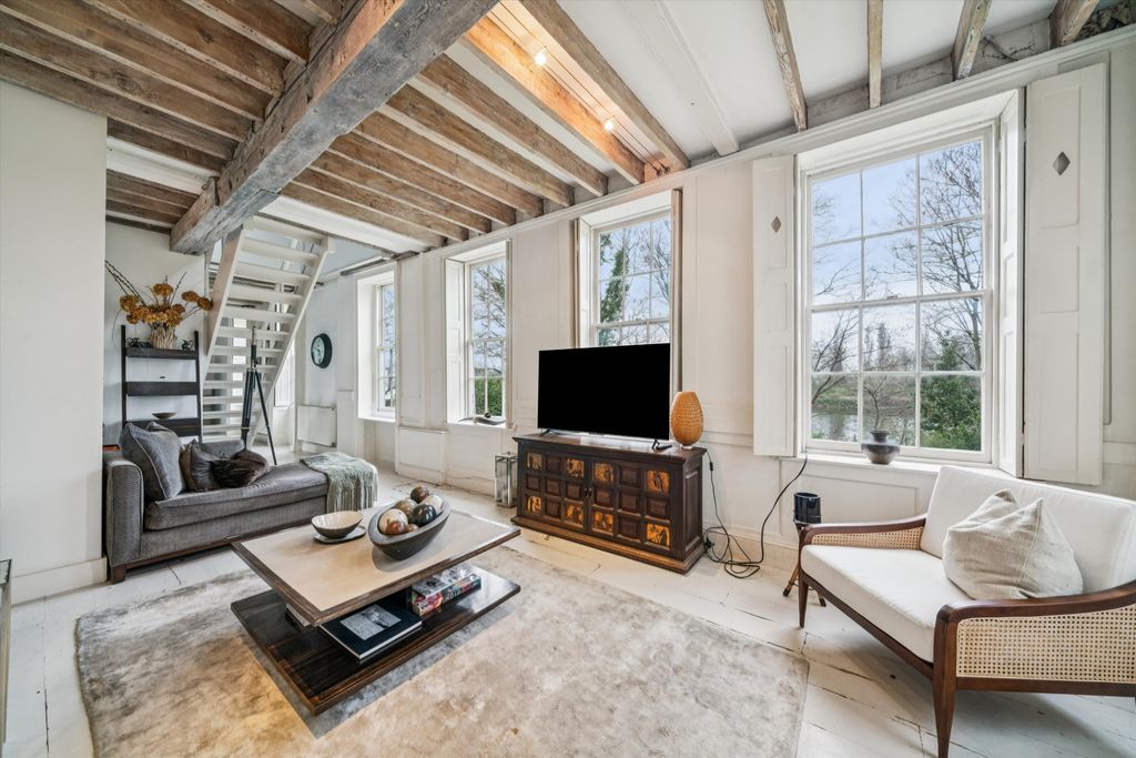 Property photo 3 of 22 Image