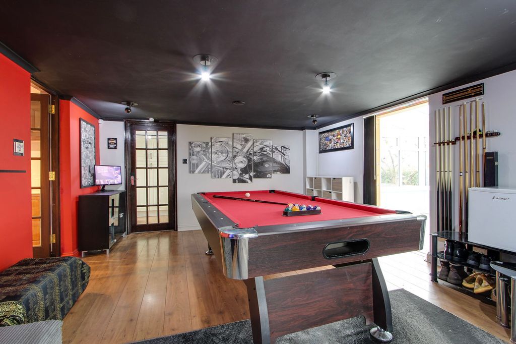 Property photo 2 of 59