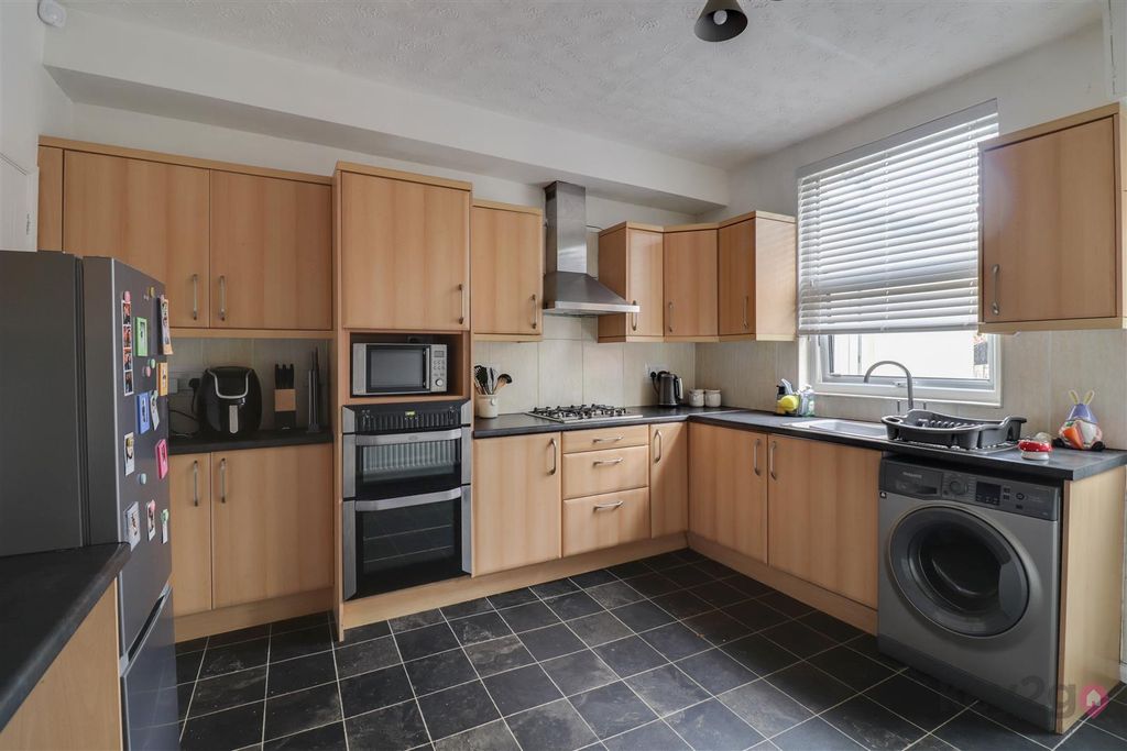 Property photo 3 of 22 Img_0990-Img_0992.Jpg