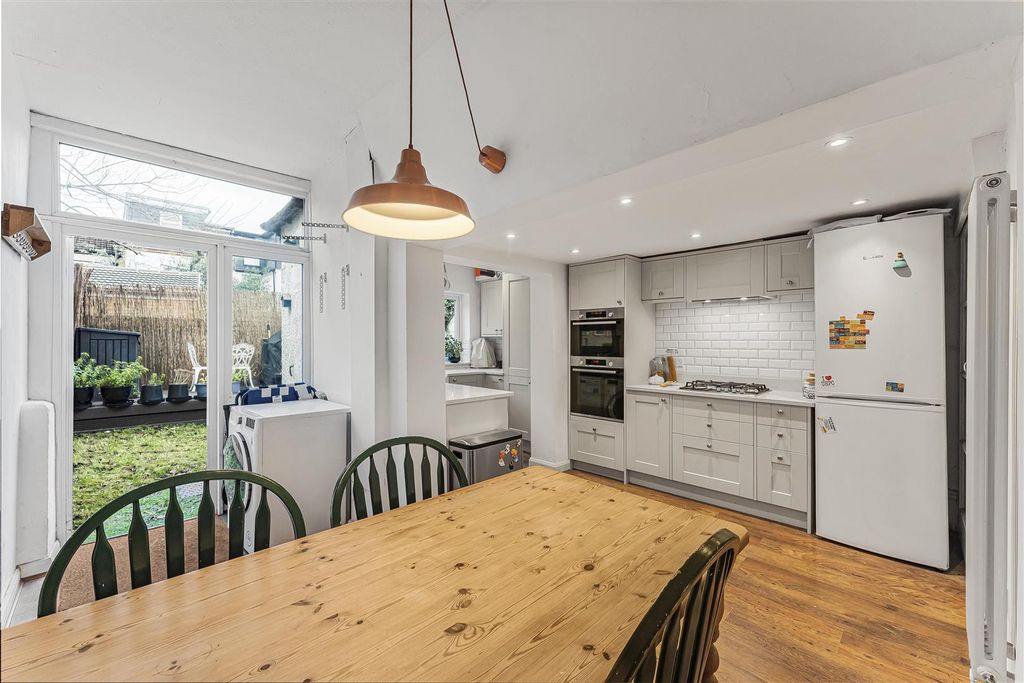 Property photo 3 of 28 3