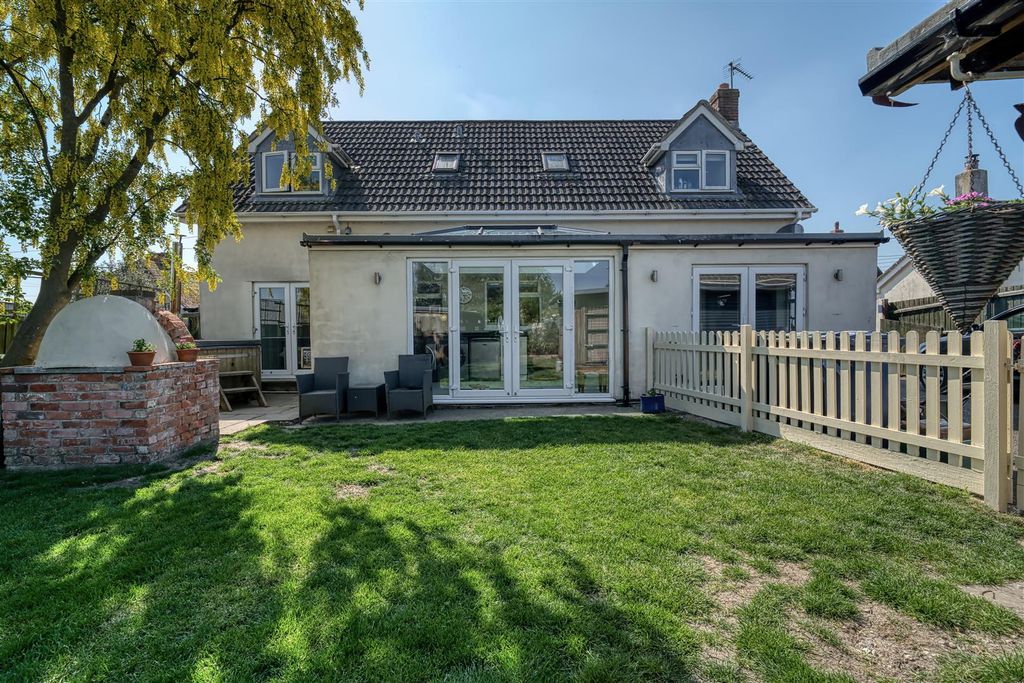 Property photo 1 of 10 Rear